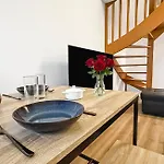Duplex Moderne Et Lumineux Avec Piscine Et Parking *
