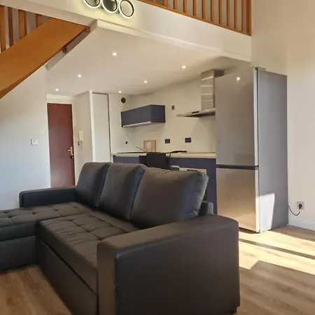 Comfortable Duplex En Securisee Proche Metro Lägenhet