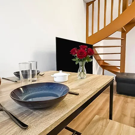 Duplex Moderne Et Lumineux Avec Piscine Et Parking *