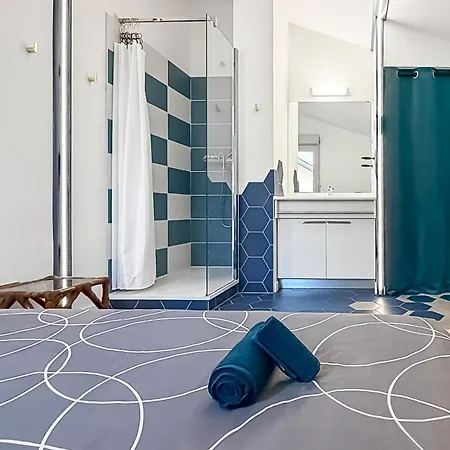 Duplex Moderne Et Lumineux Avec Piscine Et Parking *