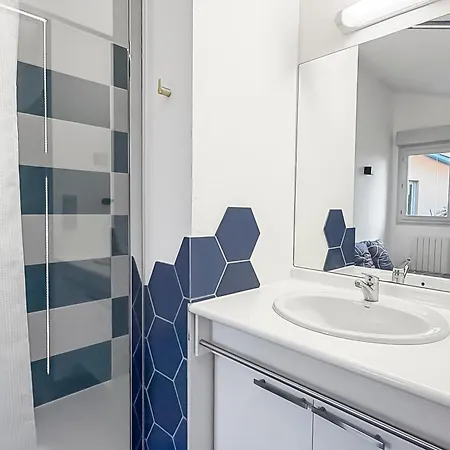 Duplex Moderne Et Lumineux Avec Piscine Et Parking *